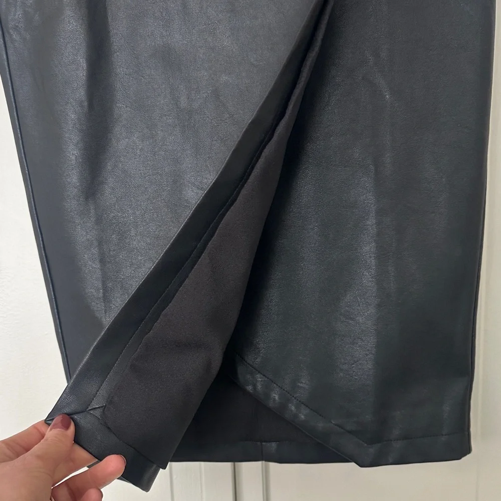 Gracia Black Pencil Skirt - Picture 2 of 6